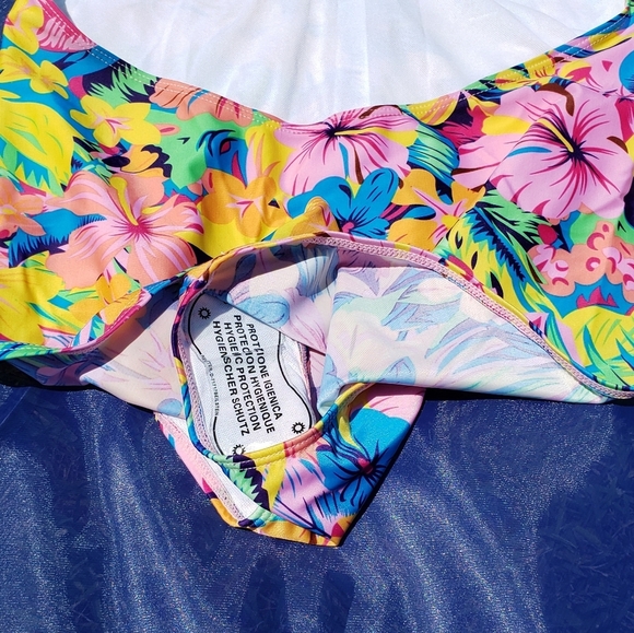 Halter Swimsuit | Floral Hibiscus | Size Large - Picture 3 of 4